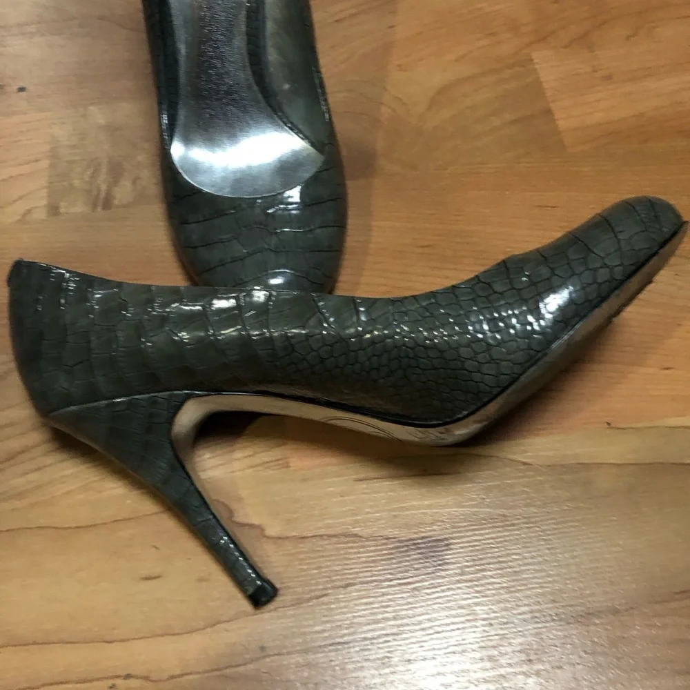 Jessica Simpson Round Toe Pump - Picture 5 of 10